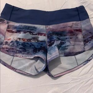 New w/o tag lululemon 2.5 shorts sz 4